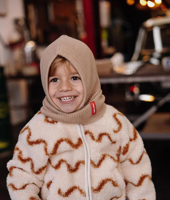 Cagoule enfant Hello Hossy Hoody Latte en tricot beige chaud