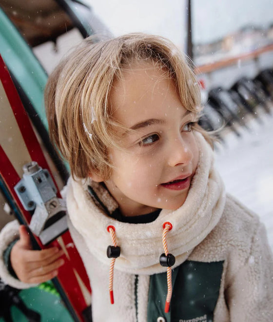 Cagoule enfant Hello Hossy Warmy Cream en polaire douce avec cordons ajustables