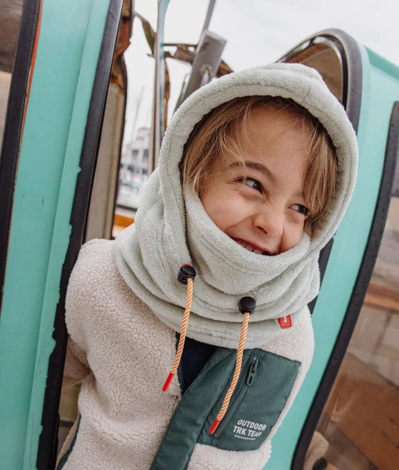 Cagoule enfant Hello Hossy Warmy Green en polaire douce avec cordons ajustables