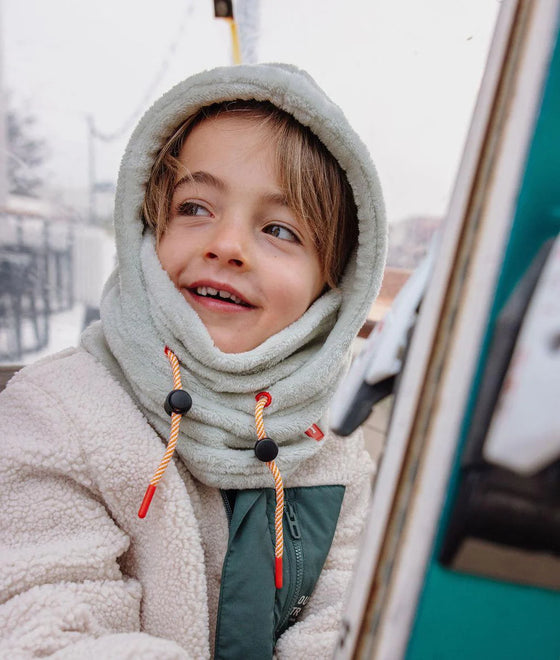 Cagoule enfant Hello Hossy Warmy Green en polaire douce avec cordons ajustables