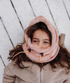 Cagoule enfant Hello Hossy Warmy Pink en polaire douce avec cordons ajustables