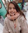 Cagoule enfant Hello Hossy Warmy Pink en polaire douce avec cordons ajustables