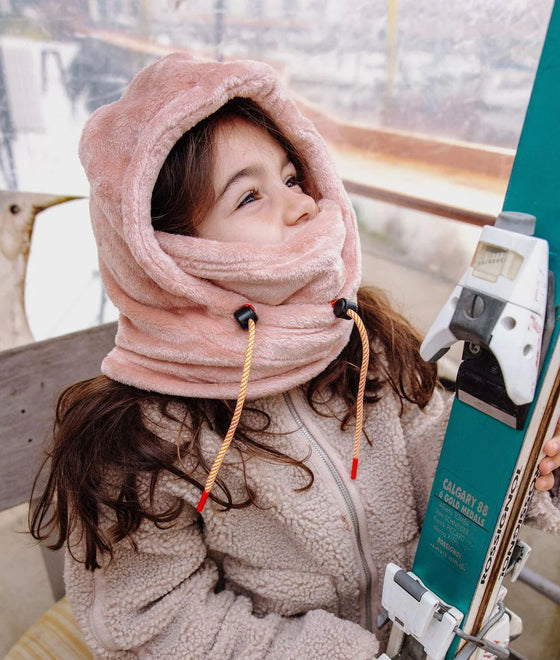 Cagoule enfant Hello Hossy Warmy Pink en polaire douce avec cordons ajustables