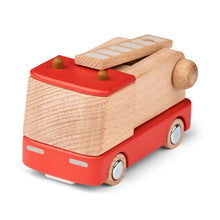  Camion de pompier en bois de la marque Liewood.