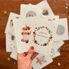 Carte anniversaire Papier Poetic avec gâteau fleuri coloré et illustration poétique