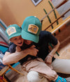 Casquette enfant Hello Hossy modèle Crew Green – casquette verte à filet avec patch brodé flamant rose "Too Cool for Pool"