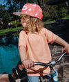 Casquette enfant Hello Hossy Peachy Bloom corail motif fleurs – accessoire enfant été tendance concept store famille