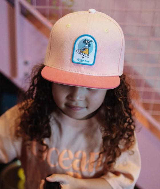 Casquette Hello Hossy Hightop rose et corail pour enfant avec broderie sneaker fleurie