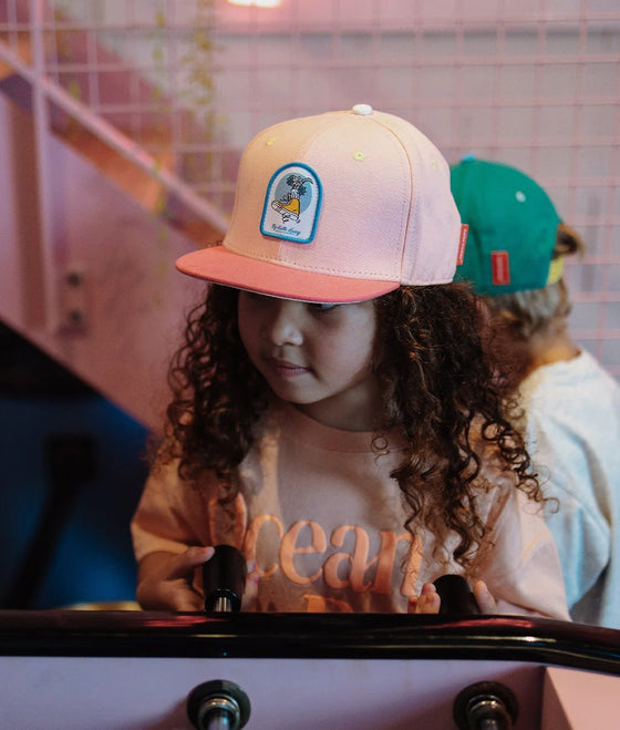 Casquette Hello Hossy Hightop rose et corail pour enfant avec broderie sneaker fleurie