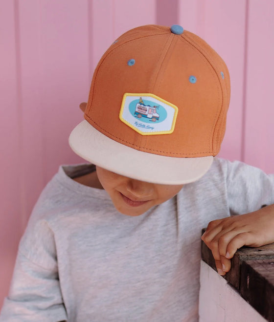 Casquette enfant Hello Hossy Ice Truck orange avec patch camion glace et visière beige