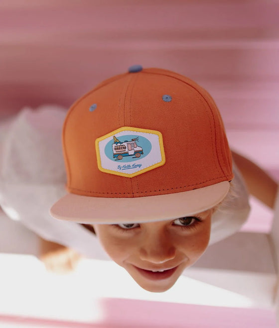 Casquette enfant Hello Hossy Ice Truck orange avec patch camion glace et visière beige