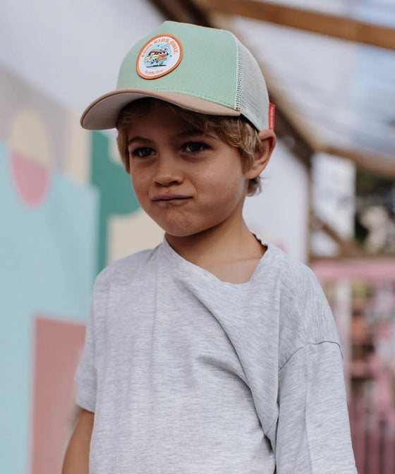 Casquette enfant Hello Hossy Surftrip verte et beige avec patch “Cool Kids Only”