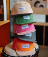 Casquette Hello Hossy velours Kiwi verte avec détails jaunes pour enfant et adulte