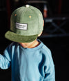 Casquette Hello Hossy velours Kiwi verte avec détails jaunes pour enfant et adulte