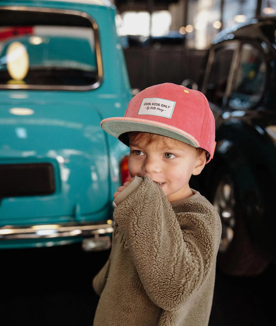 Casquette enfant Hello Hossy velours Pitaya rose framboise et visière rose clair