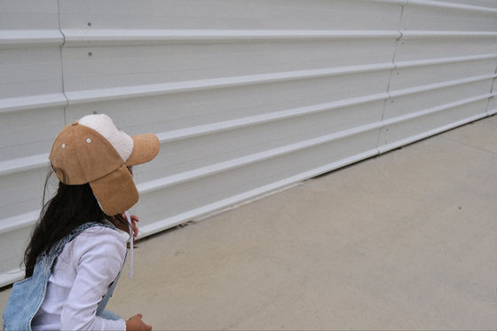 Casquette avec cache oreilles velours et sherpa pour enfant Poule Party.