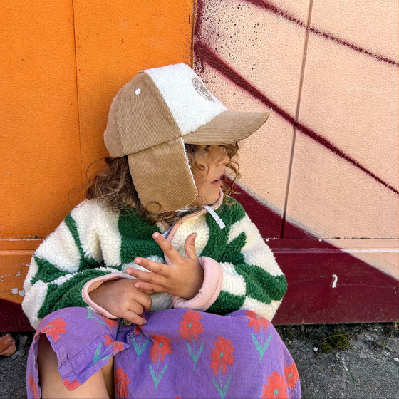 Casquette avec cache oreilles velours et sherpa pour enfant Poule Party.