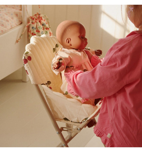 Chaise haute poupée Ma Grande Cerise Pink poupée Konges Slojd.