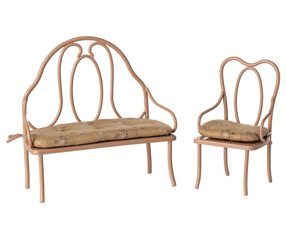 Chaise vintage miniature Maileg en métal rose foncé avec coussin fleuri