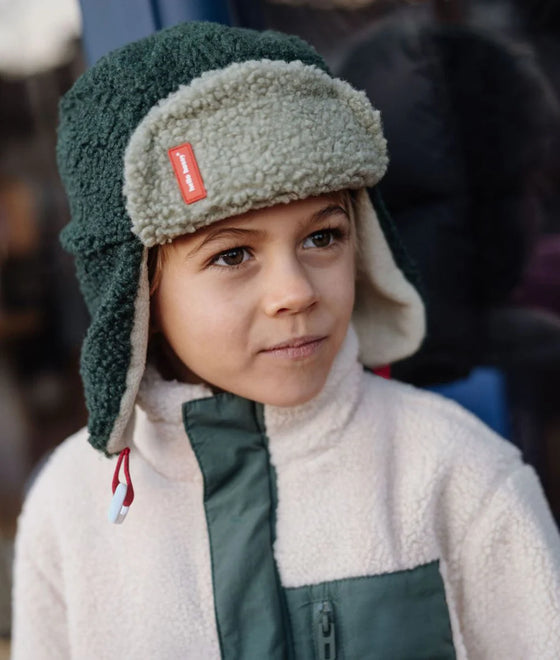 Chapka enfant Hello Hossy Cozy Neo vert doublée polaire avec sangle rouge