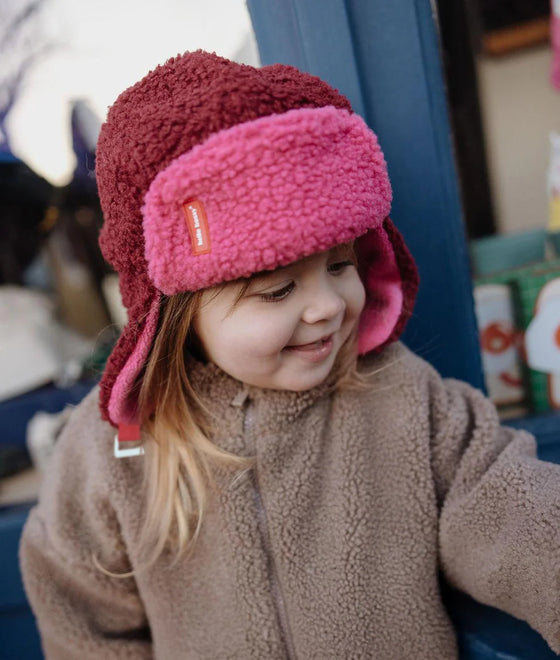 Chapka enfant Hello Hossy Cozy Tara rose doublée polaire avec sangle rouge