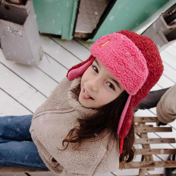 Chapka enfant Hello Hossy Cozy Tara rose doublée polaire avec sangle rouge