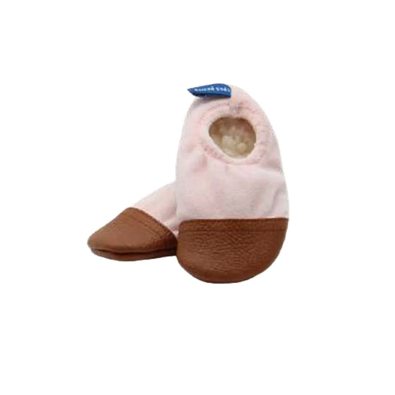Chaussons bébé en velours rose avec semelle cuir souple Les Pas Petits Pyjama Rose
