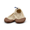 Chaussons souples tout terrains pour bébé et enfant, Les Petites nectarines, beige rosé, Les Pas Petits. Chaussons fabriqués en France à utilisés en intérieur et extérieur : plage, maison, piscine, mer, jardin, crèche, nourrice. Fabrication française.