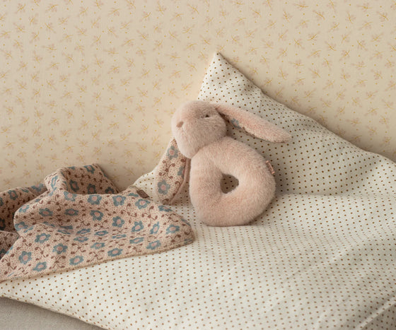 Coffret Maileg hochet lapin et lange bébé motif fleurs rose poudré