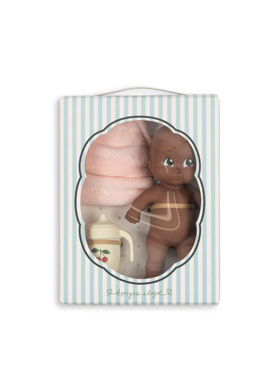 Compagnon de bain Niki Konges Sløjd – jouet bébé avec biberon et serviette