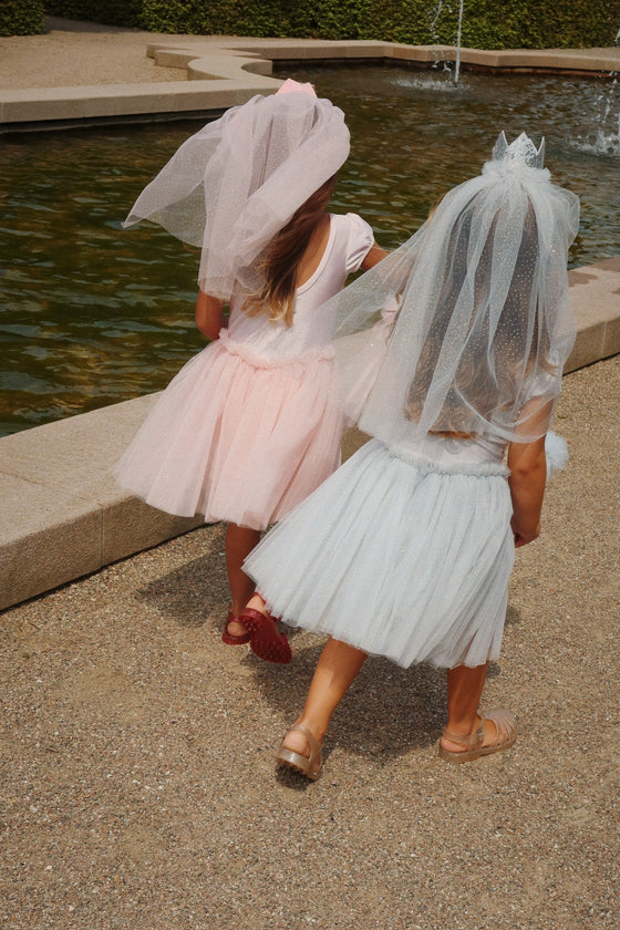Costume de princesse rose pour enfant avec robe, cape et couronne Konges Sløjd