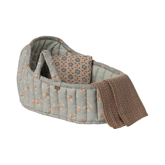 Couffin large bleu Maileg - couffin en tissu fleuri bleu avec couverture et oreiller pour poupées et souris Maileg