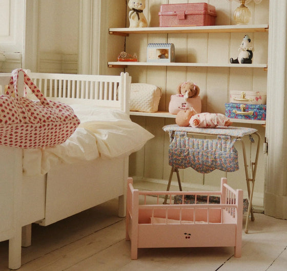 Couffin poupées Rosie Rose Konges Slojd en coton matelassé fleuri avec poignées