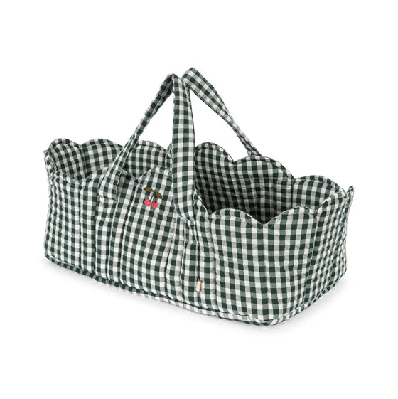 Couffin pour poupée Konges Slojd vichy vert avec broderie cerises et anses matelassées