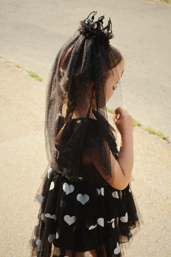 Couronne princesse Halloween noire avec voile scintillant – Konges Sløjd