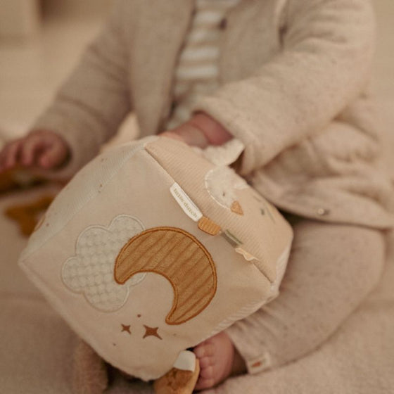 Cube d’activités bébé velours Little Dutch avec lapin et anneau de dentition