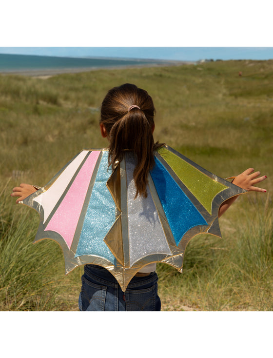 Ailes de dragon multicolores enfant en tissu pailleté avec bordures dorées – déguisement féerique