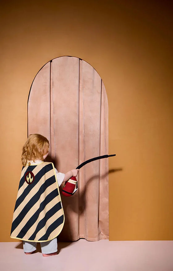 Cape de déguisement pompier enfant Kid’s Concept avec extincteur en tissu