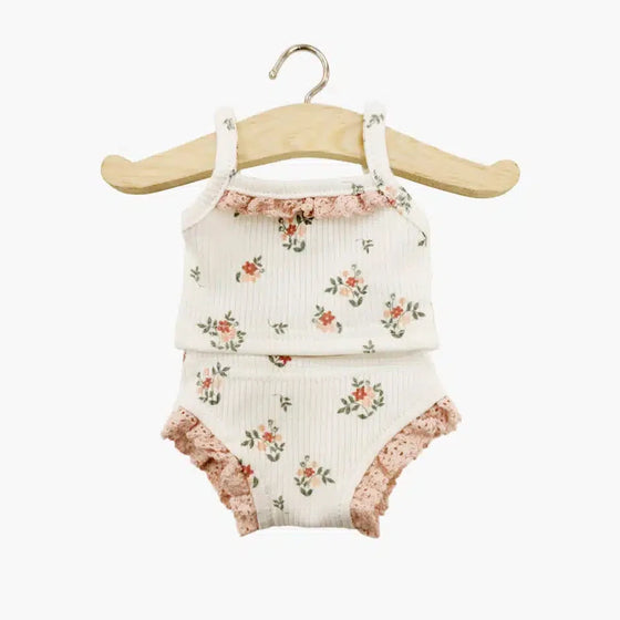 Ensemble dessous fille "Petites fleurs" pour poupée Gordis de Minikane, confectionné en maille côtelée. Composé d’un top à bretelles avec volants et d’une culotte assortie à finitions dentelle. Accessoire tendance pour habiller un poupon avec style.