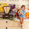 enfant jouant avec Peluche Rocket la souris Flipetz