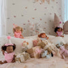 Ensemble anniversaire pour poupée – Cupcake rose Salli Collective – autre vue