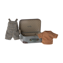  Ensemble vêtements pour souris grand-frère Maileg dans sa valise.