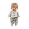 Poupée Gordis habillée avec l’ensemble Samy – top jersey gris et pantalon milleraie vert sauge – Minikane