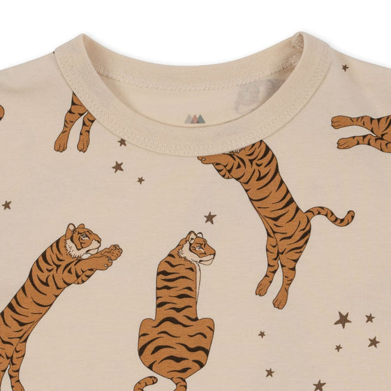 Ensemble short et t-shirt Tiger Sand Konges Slojd. Vêtements d'été pour enfant.