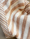 Ensemble top sans manches et short rayé beige pour poupée 34 cm – compatible Minikane.