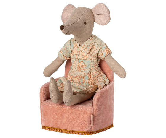 Fauteuil en tissu rose pour souris Maileg.