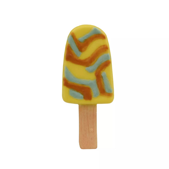 Fève Bâtonnet de Glace Baubels en porcelaine artisanale sur carte Les Jolies Fèves