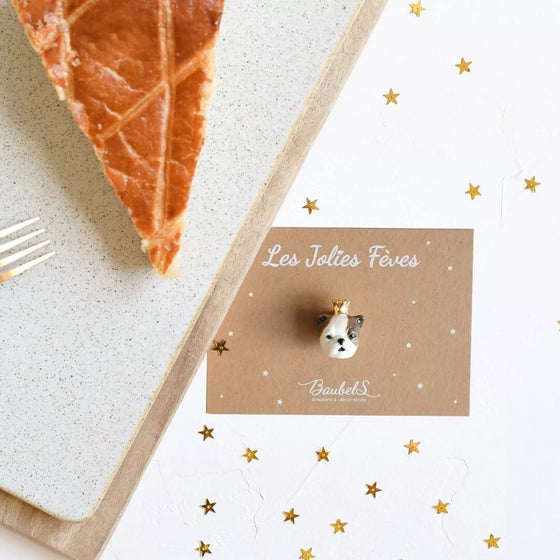 Fève Bouledogue Baubels en porcelaine artisanale peinte à la main sur carte Les Jolies Fèves