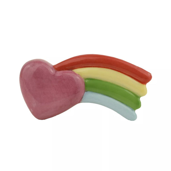 Fève Cœur Filant Baubels en porcelaine artisanale avec arc-en-ciel et cœur rose sur carte Les Jolies Fèves