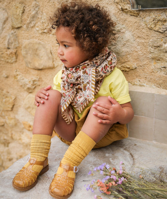 Foulard Daisy Bellemme – foulard en coton bio grand format, imprimé fleuri aux teintes automnales pour femme et enfant.